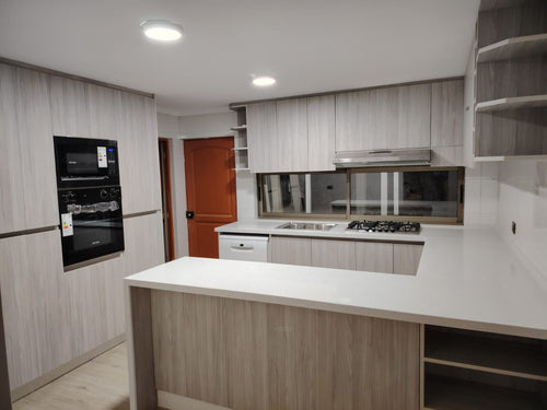 Para cubierta de cuarzo, muebles y complementos para tu cocina, obtén 1 Sticker Digital.